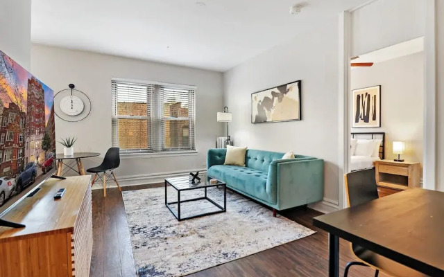Lively 1BR - Kenwood 408