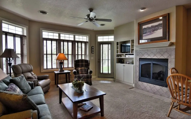 Unit 411a 1 BD/ 1 BA Condo