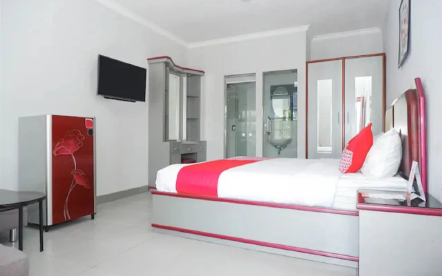 OYO 1284 Executive Residence