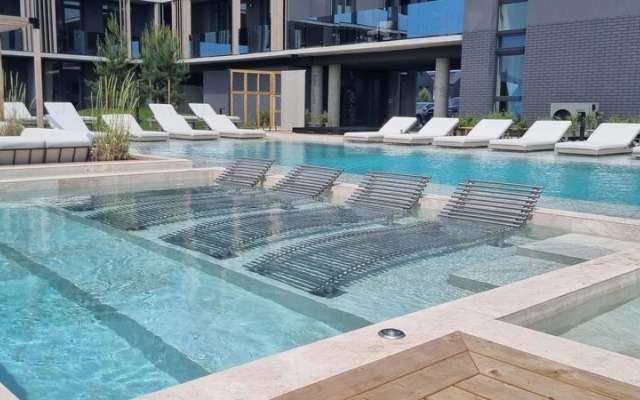 Kunigiskes Apt- Sleeps 4 - Pool & Hot Tub