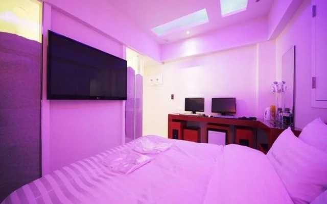 Candy Hotel