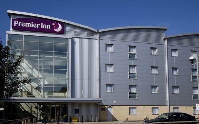 Отель Premier Inn Watford Central вид на фасад