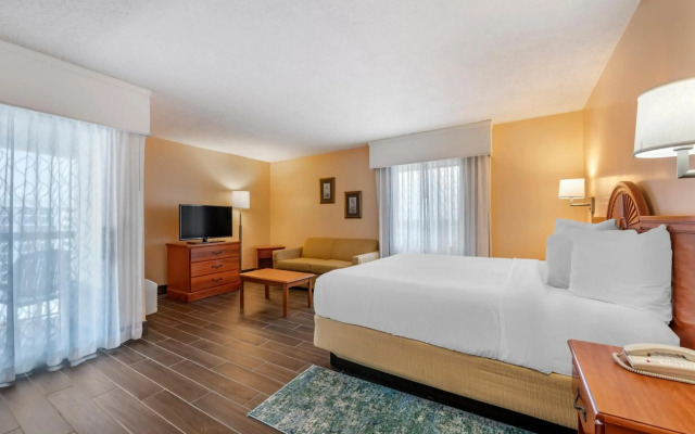 Tropical Winds Oceanfront Hotel