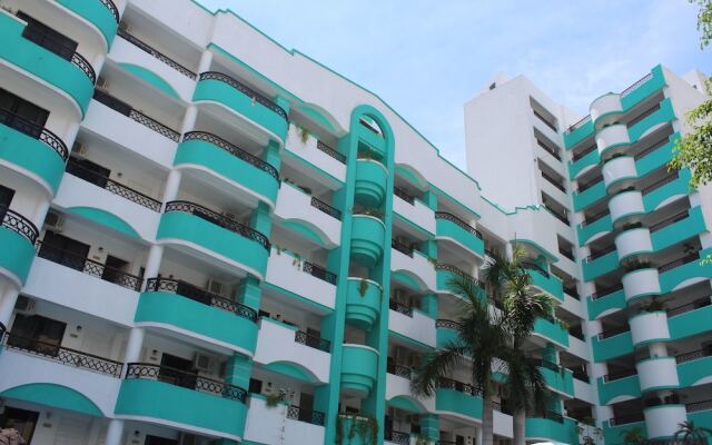 Hotel Playa Marina вид на фасад