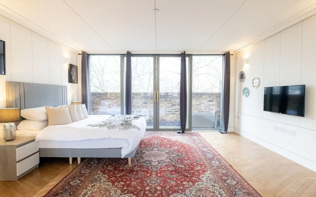 Five Bedroom Near Camden Arts Centre by Bevilla