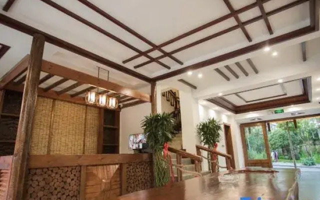 Yiyun Mountain Residence, Karst Mountain Scenery, Bouyei Style, Parent-Child Holiday Accommodation