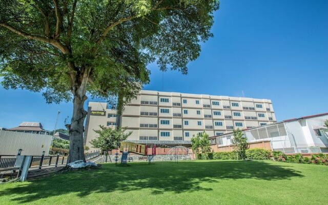 Jasmine Resort Hotel & Serviced Apartment вид на фасад