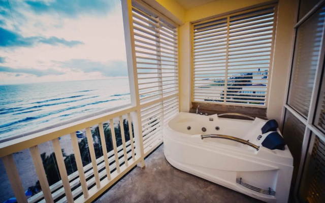 Beacon Beach Hotel