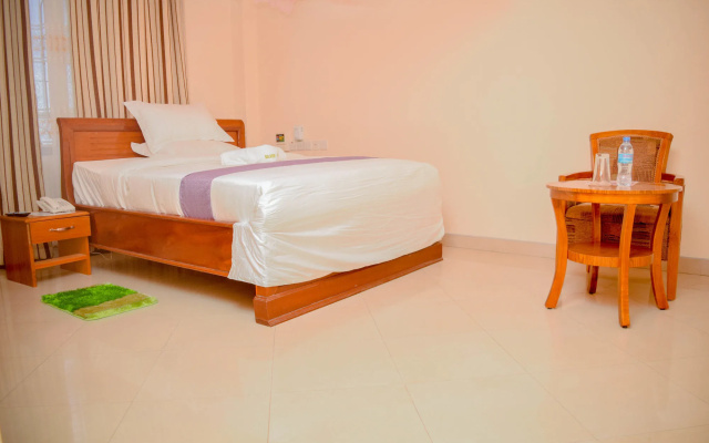 Silver Paradise Hotel