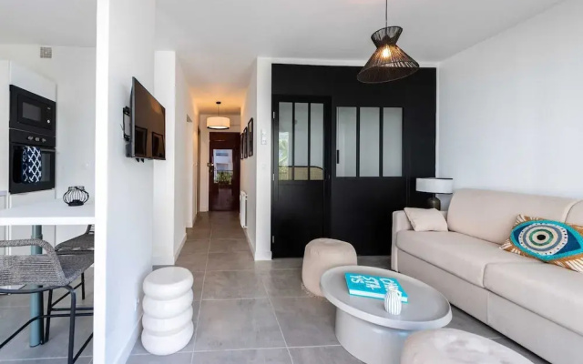 Beautiful Flat With Balcony - 200m From the Beach
