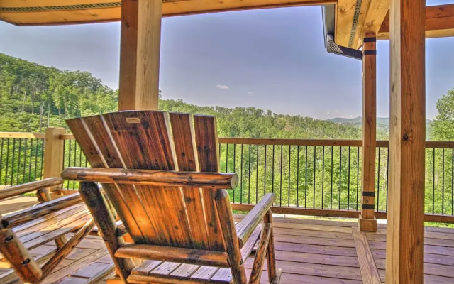 Spacious Mountain Retreat w/ Hot Tub + Views!