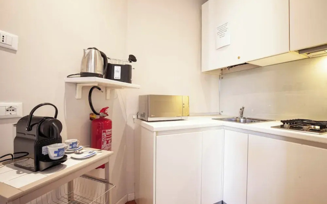 San Polo Apartment with Balcony