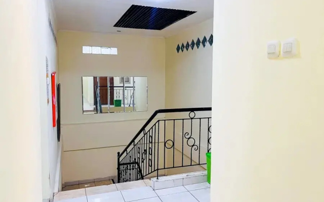 Taisir Residence Near Palmerah Mitra RedDoorz