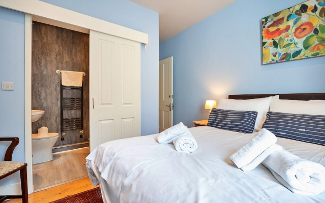Apartment in Beaumaris With Sea Views