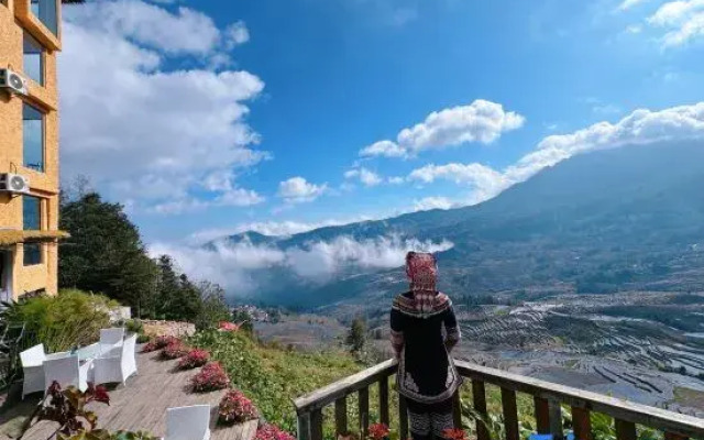 Yuanyang Huaweiwo No.2 Inn (Duoyishu Terraced Field Sunrise Inn)