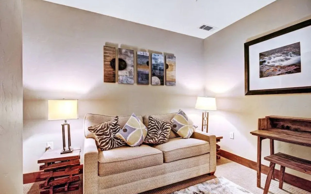 One Ski Hill Place S8412