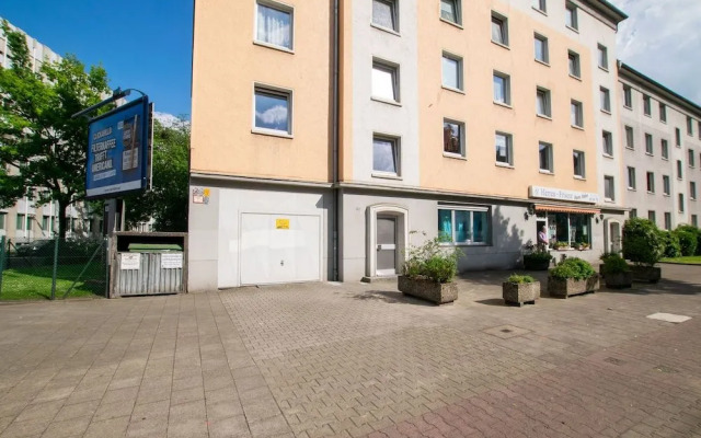 Tolstov-Hotels Large Apartment