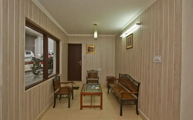 Goroomgo Elena Aastha Regency Manali