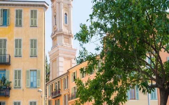 Hotel Villa La Tour вид на фасад