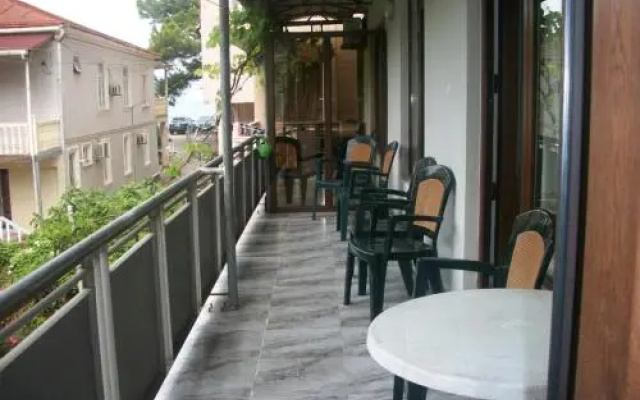 Rezo's Guest House