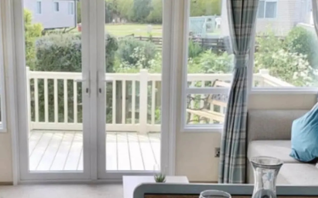 Luxury Caravan-sleeps 6- Pets Ok-site Pool
