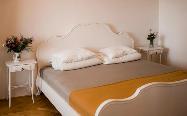 Kiki & Luky family apartment by Prague Castle