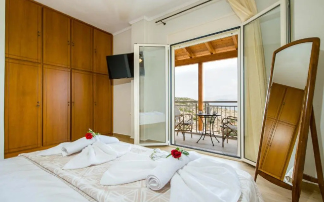 Villa Koutalas - Majestic Sunsets over the Pool
