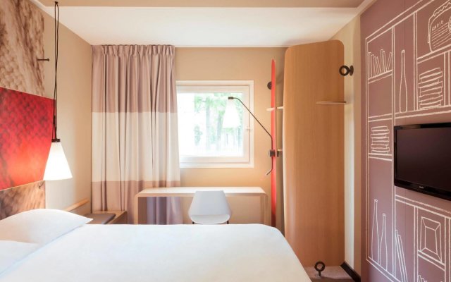Отель ibis Geneve Centre Lac Швейцария, Женева - 4 отзыва об отеле, цены и фото номеров - забронировать отель ibis Geneve Centre Lac онлайн комната для гостей