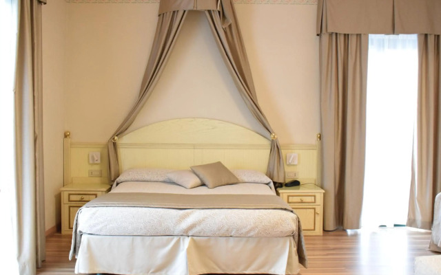 Carlton Hotel