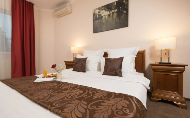 Hotel Athos Rmt