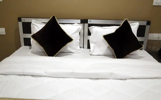 Collection O by OYO White Stone Residency