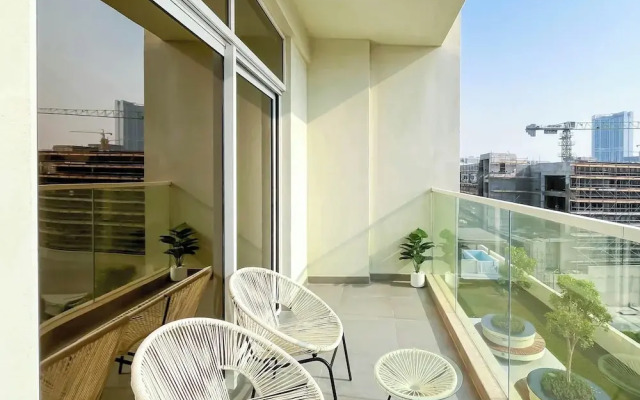 Jewelz Luxury 2BR Balcony, Pool & Garden Views