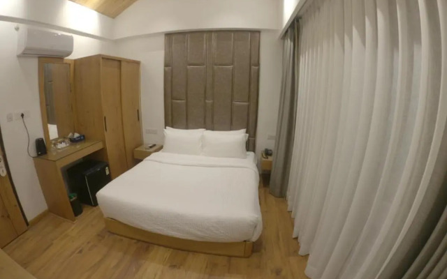 Moksha Riverside Resort Kasol