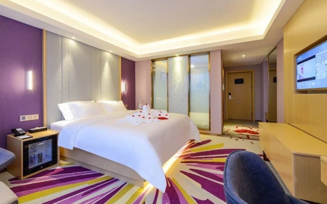 Lavande Hotel (Chengdu Xinjin Rulin Road Metro Station)