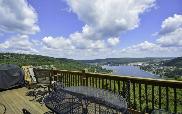 Amazing Overlook 3 Bedroom Townhome