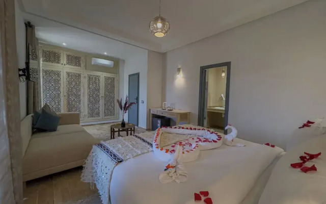 Riad Tonaroz Gold