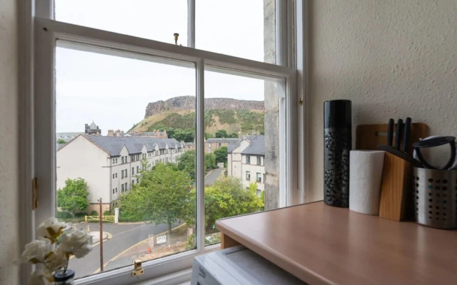 Cosy 2 Bedroom in Edinburgh Old Town