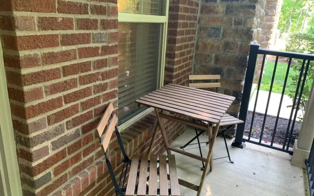 Polaris King Flat Pet-friendly Nature Views