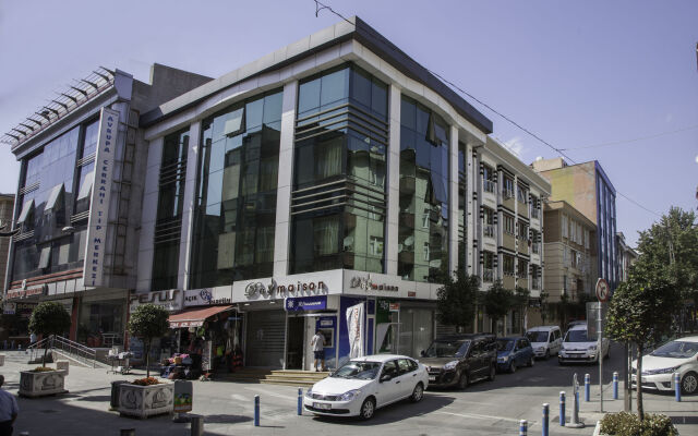 De Maison Hotel вид на фасад