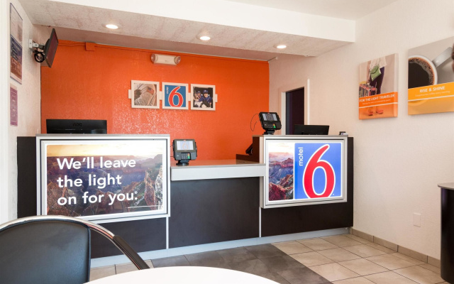 Motel 6 Longview, TX