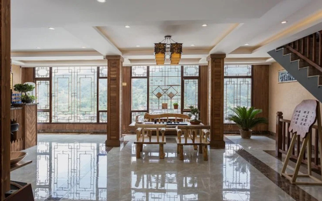 Floral Hotel Xijiang Banshan Yunfu