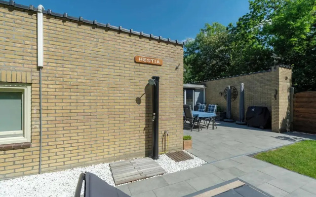 Bungalow in Sint Maartenszee Near Beach