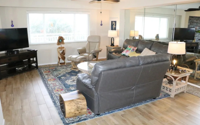 Jamaica Royale - 302 - 2 Br Condo