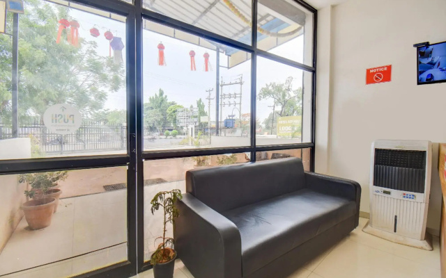 Fabhotel Grand Executive