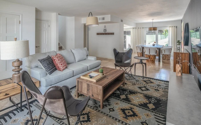 Sleek 2BR Townhome Old Town by WanderJaunt