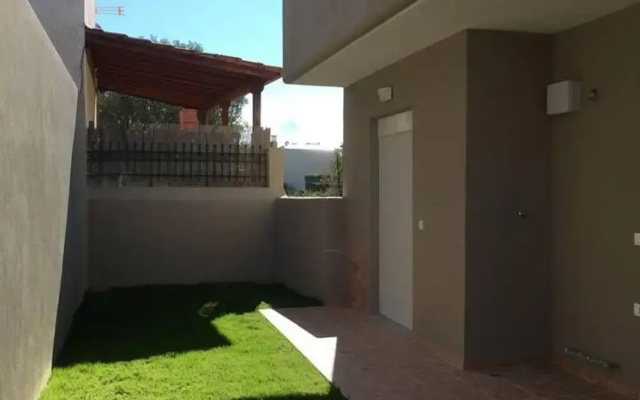 2 Bed-sleeps4-garden-parking-pets-aircon