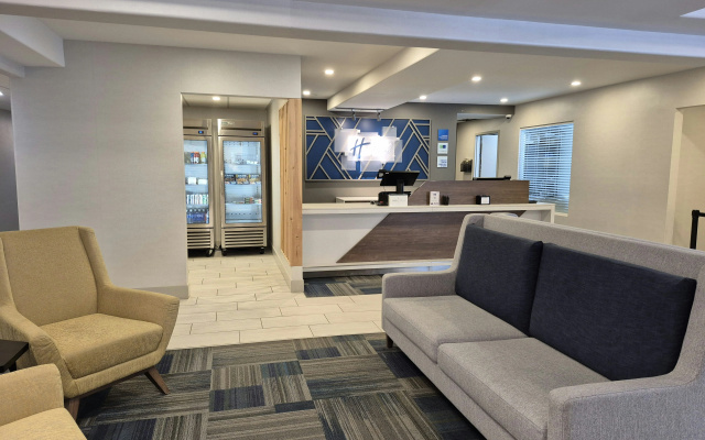 Holiday Inn Express Dryden