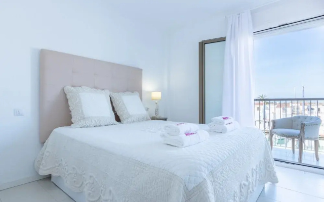 Apartment in Empuriabrava Near Sandy Beach