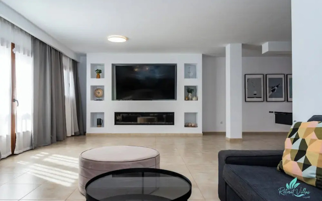 4 Bed Villa - Heated Pool, Pool Table, Bbq, Patio