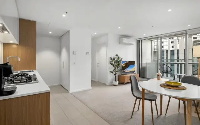 Marina-view 1-bed Apartment in Docklands